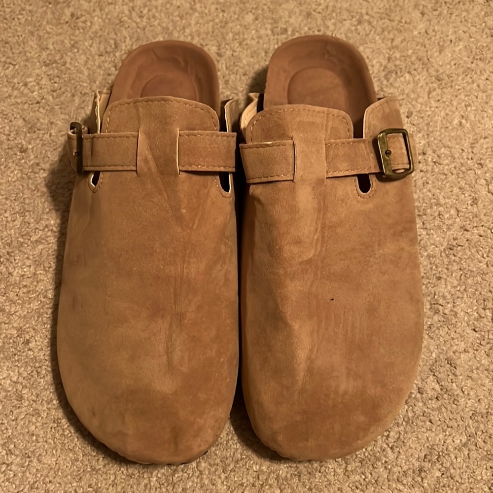 Knock off Birkenstock Bostons. Tan color. Fits like an 8.5. Never worn.